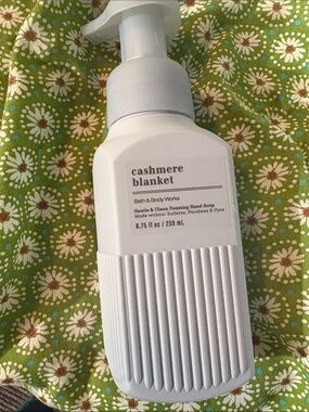 Bath & Body Works Cashmere Blanket Foaming Hand Soap - light blue